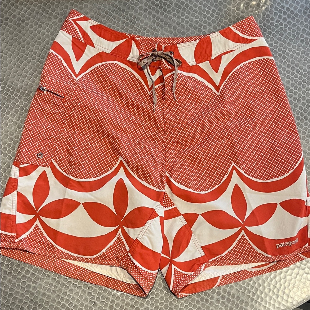Mens PATAGONIA Board shorts size 32-33